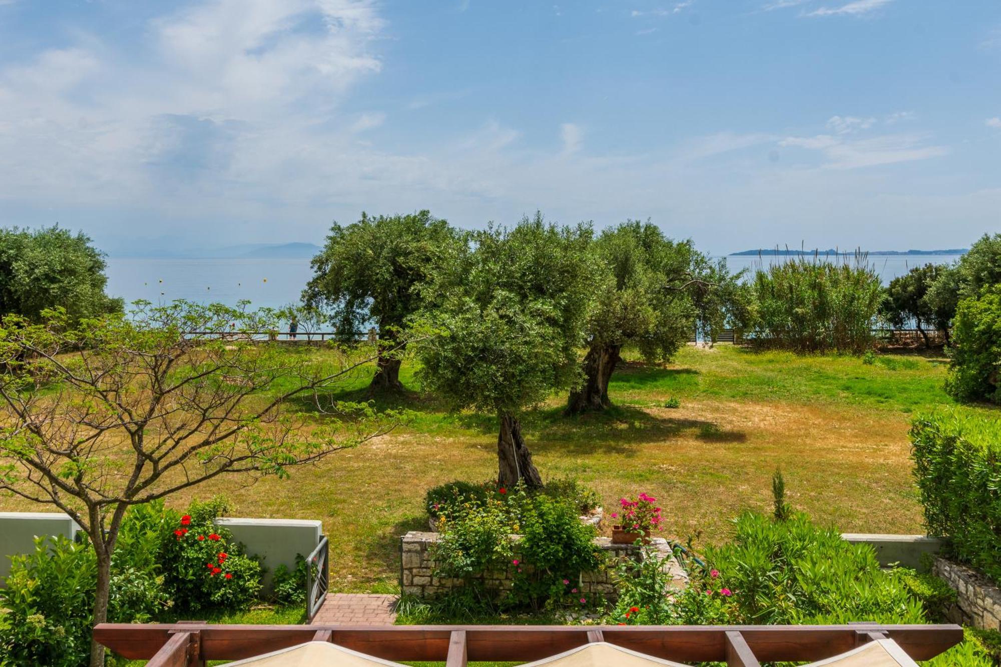 Barbati Seafront Luxury Suites Eksteriør bilde