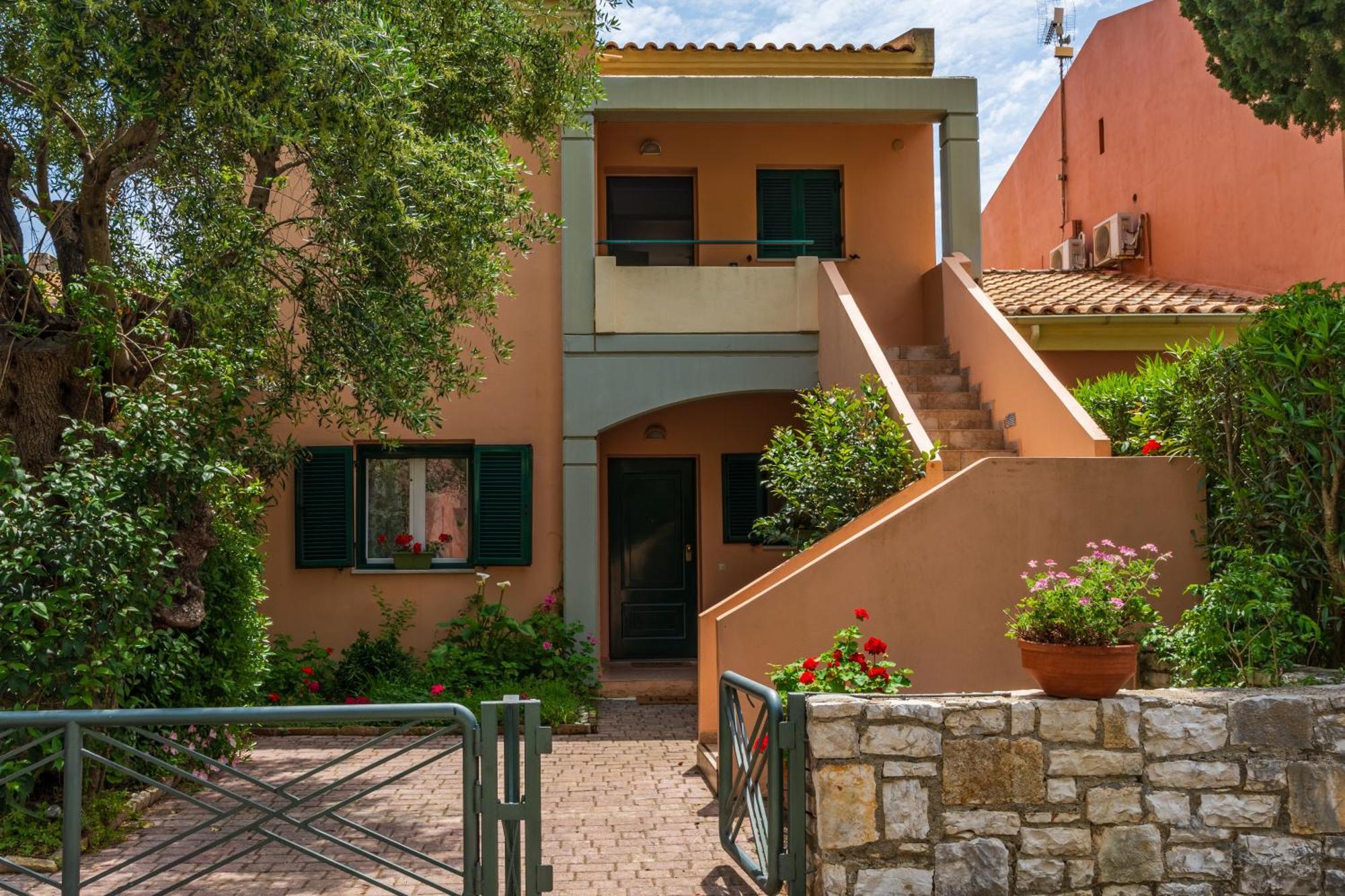 Barbati Seafront Luxury Suites Eksteriør bilde